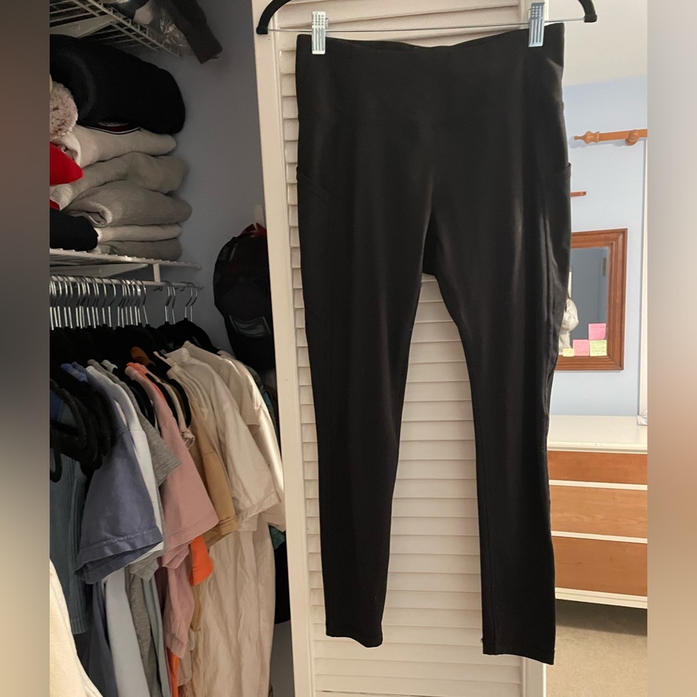 Black leggings with pockets